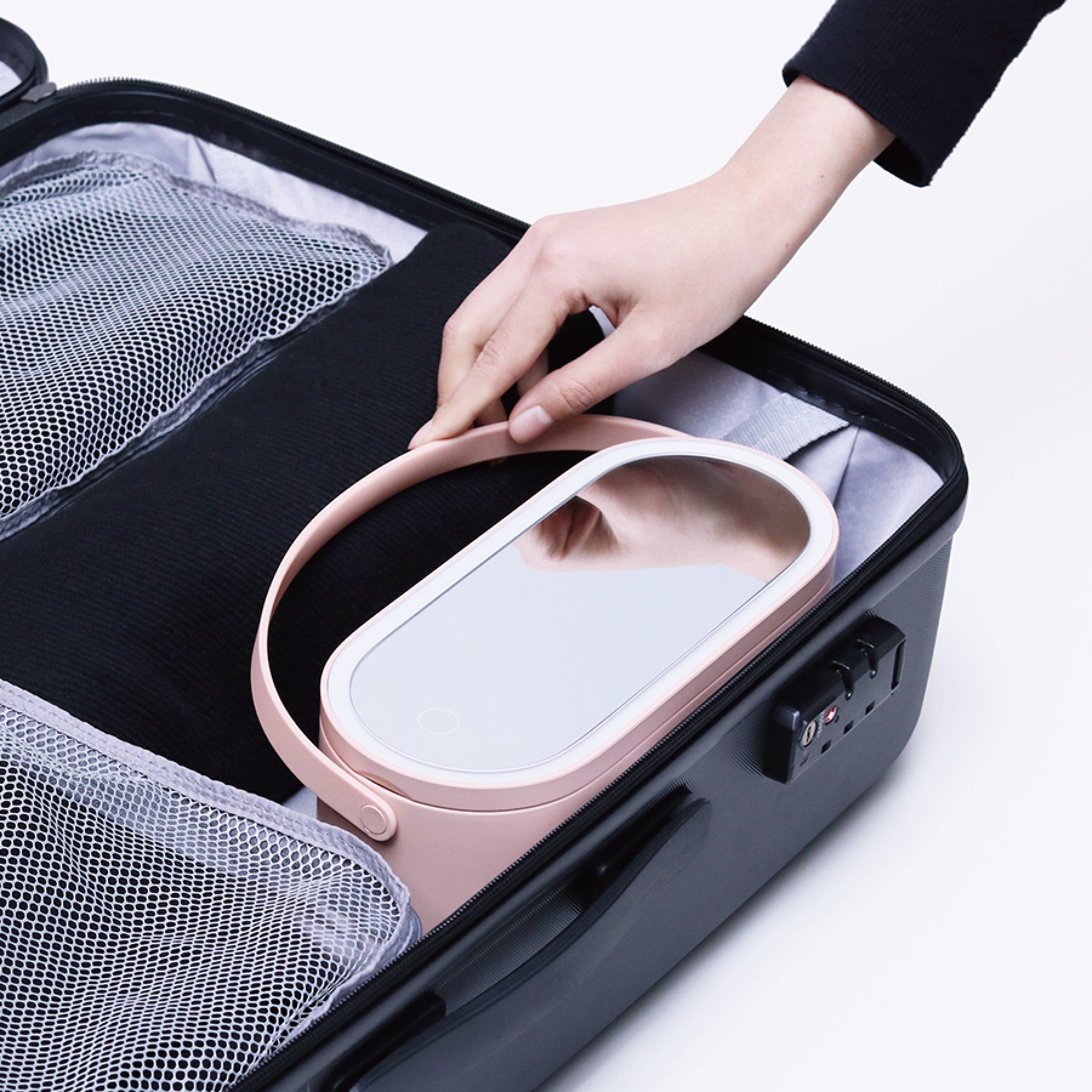 収納付き女優ミラー「PORTABLE MAKEUP BOX」 – 10 square meters